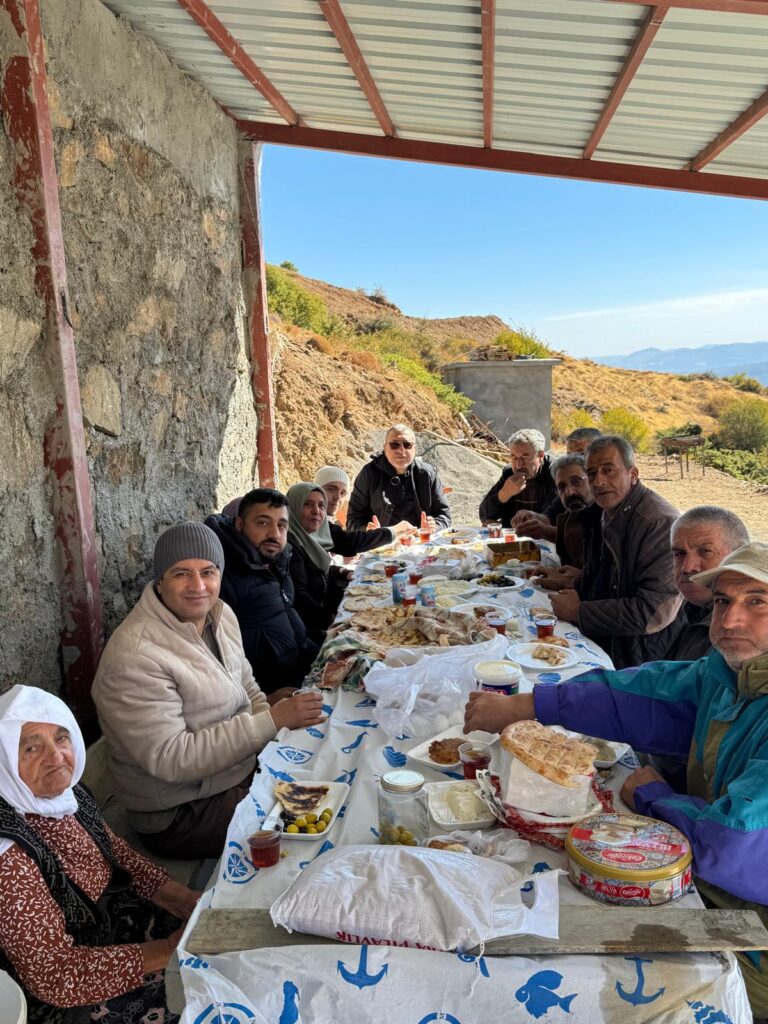 Köyümüzde Çardak Yapımı